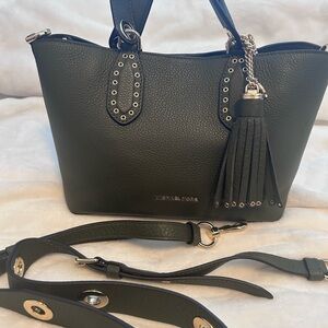 Women medium shoulder bag